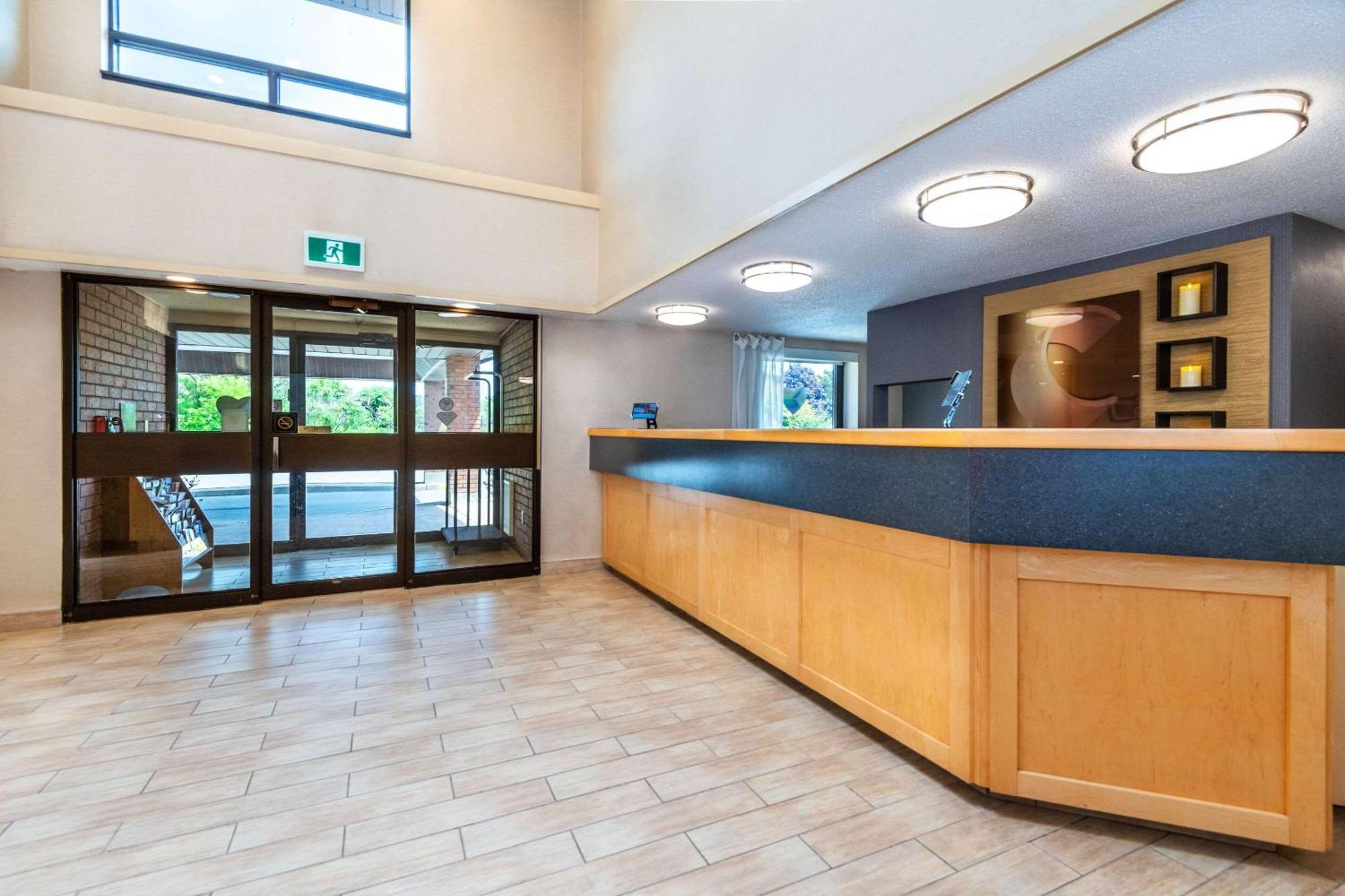 Comfort Inn Hwy 401 Kingston Ngoại thất bức ảnh