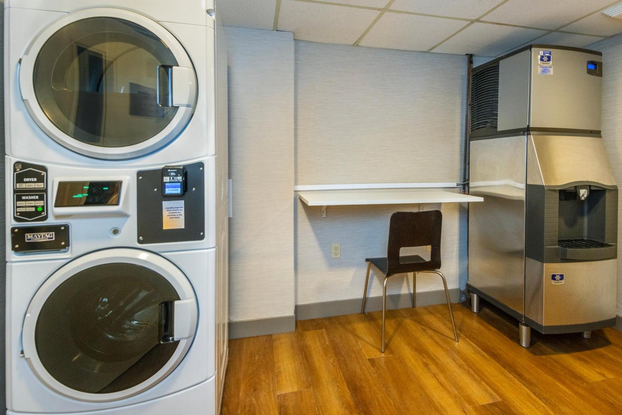 Comfort Inn Hwy 401 Kingston Ngoại thất bức ảnh